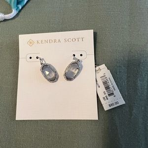 Kendra Scott drop earrings